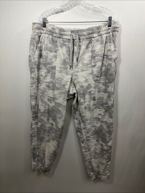 Athleta Farallon printed jogger size 20. Grey white